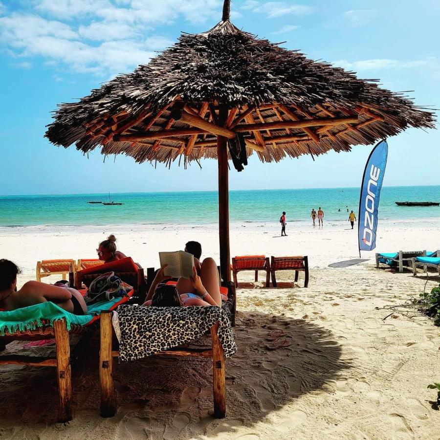 Sipano Kiwengwa * Kiwengwa (Zanzibar)