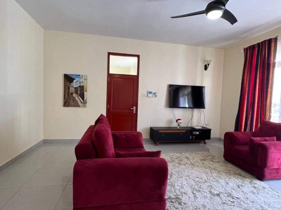 Minimalistic And Crisp In Mbweni Apartment Sansibar