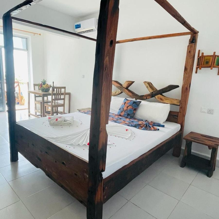 Tropicana Bed & Breakfast 3*