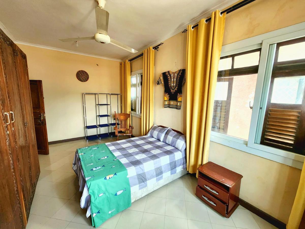 Friends House, Babu Zanzibar