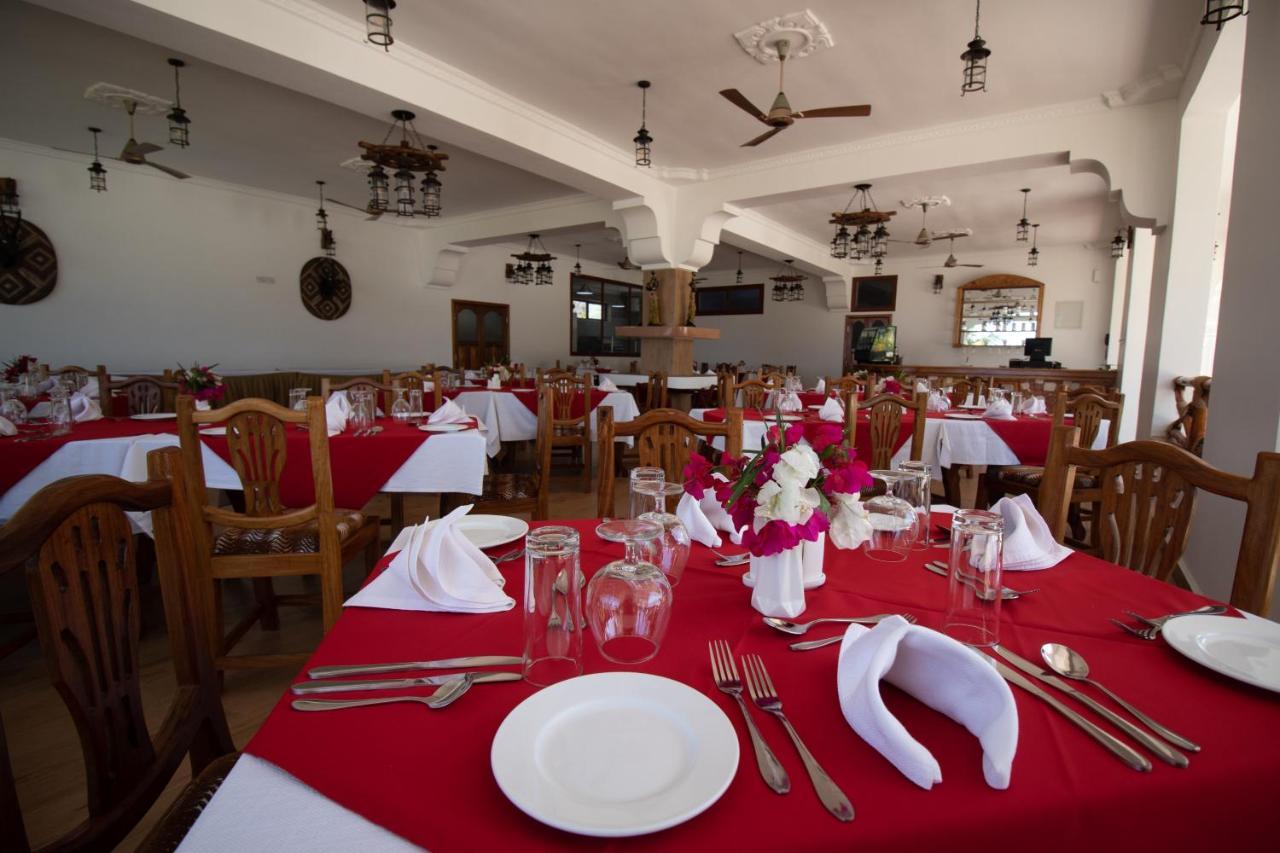 Sunny Palms Hotel Uroa