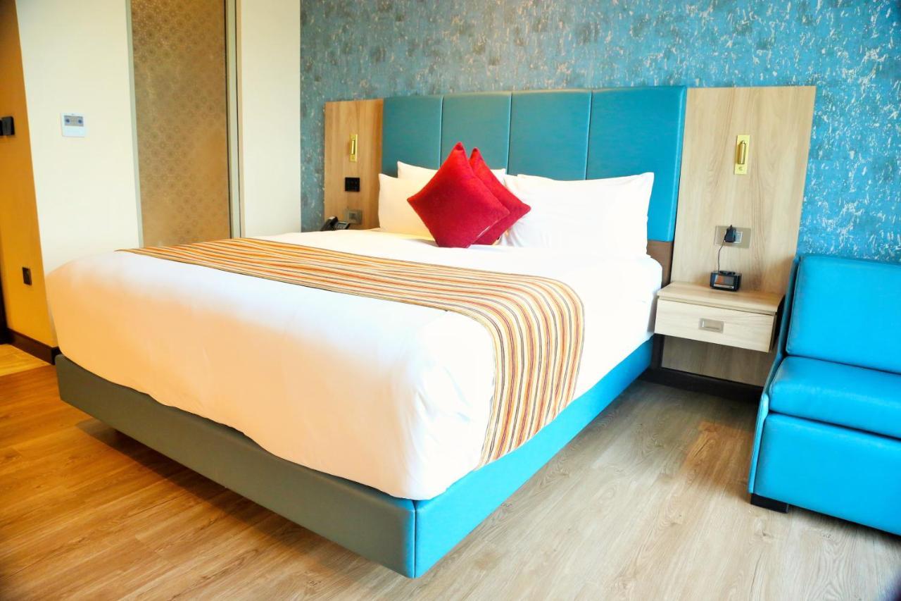 Hotel Golden Tulip Airport & 4*