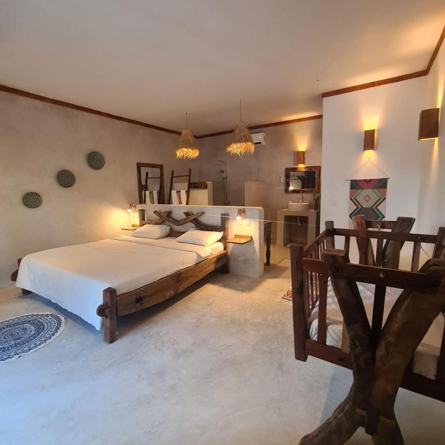 Lodge Mambo