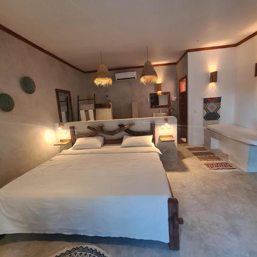 Mambo Lodge