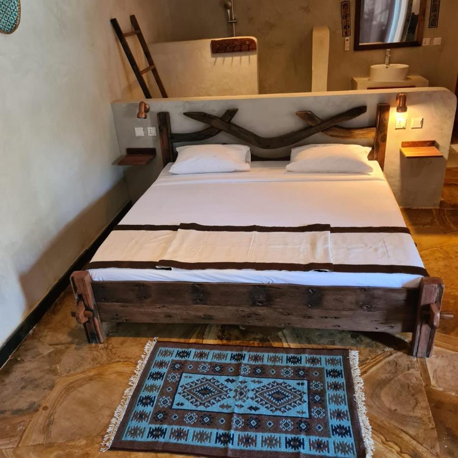 Mambo Lodge *