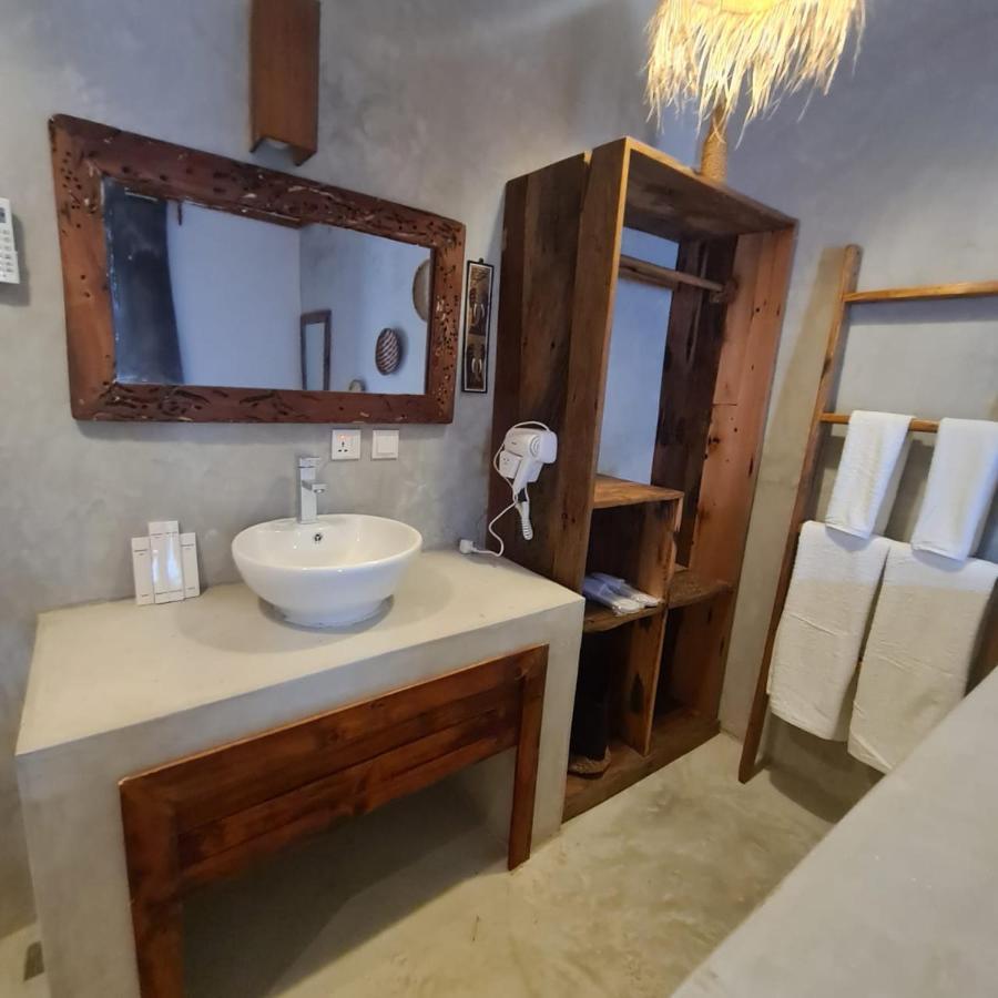 Lodge Mambo