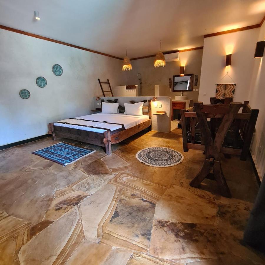 Mambo Lodge