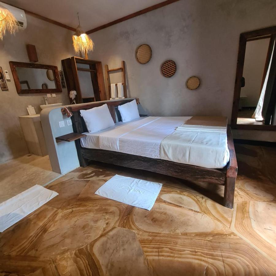 Lodge Mambo