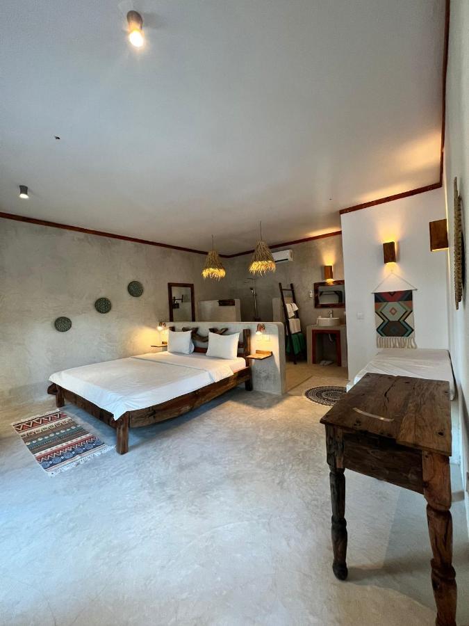 Lodge Mambo