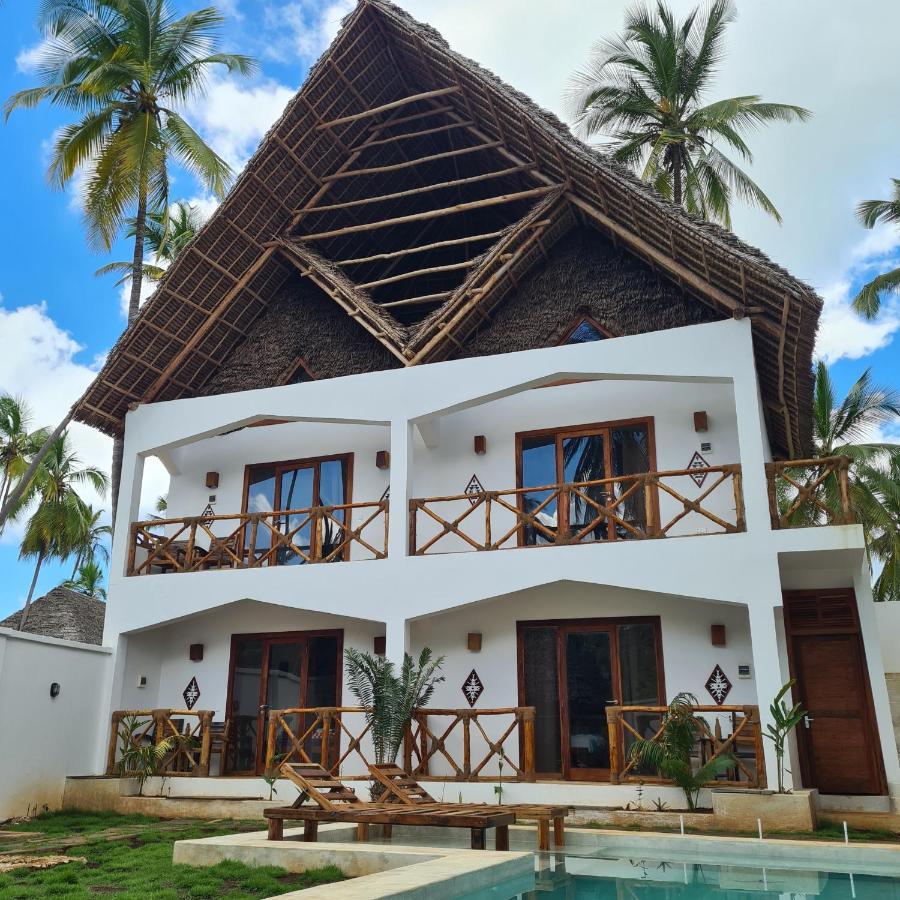 Mambo Lodge *