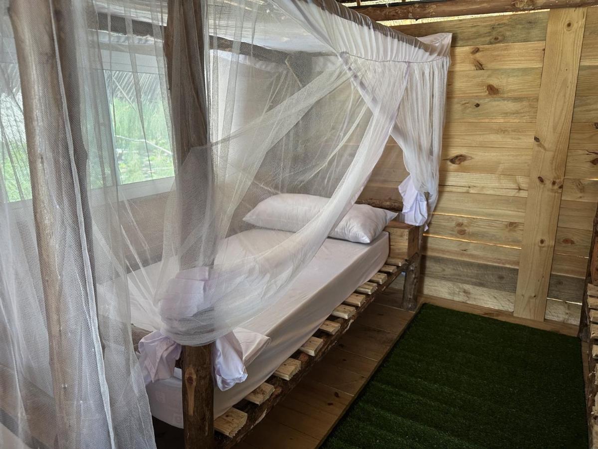 Coconuts Bandas Hostel