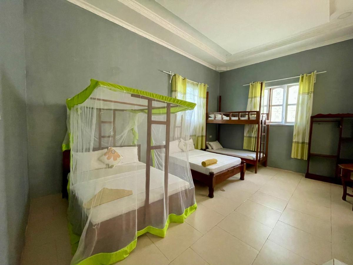 Green's Hostel