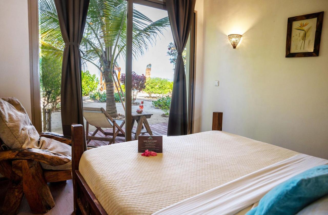 Clove Island & Hotel 4*