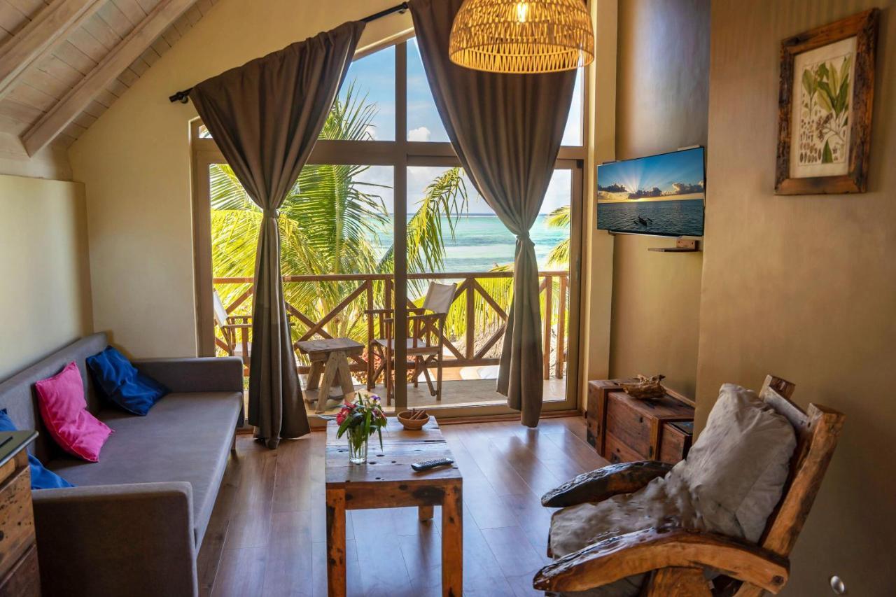 Hotel Clove Island & 4*
