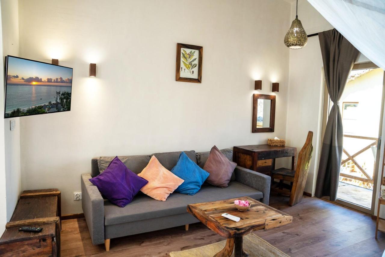 Clove Island & Hotel 4*