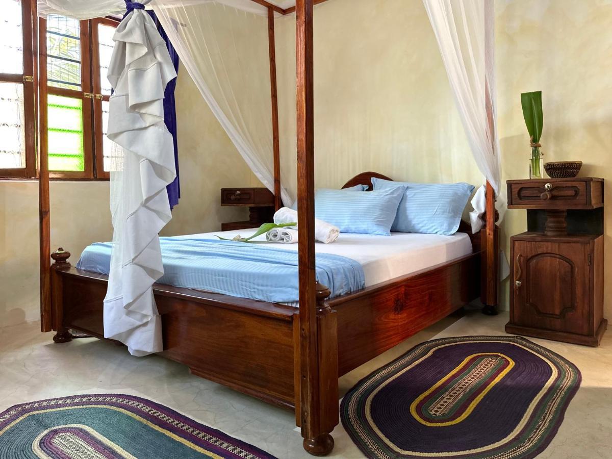 Mlango Bed & Breakfast *