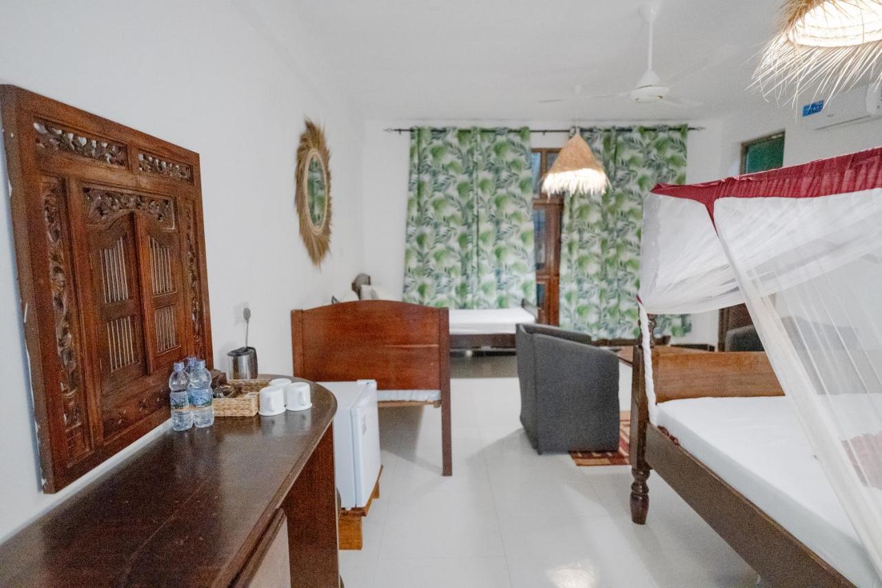 Mambo Villas Hotel