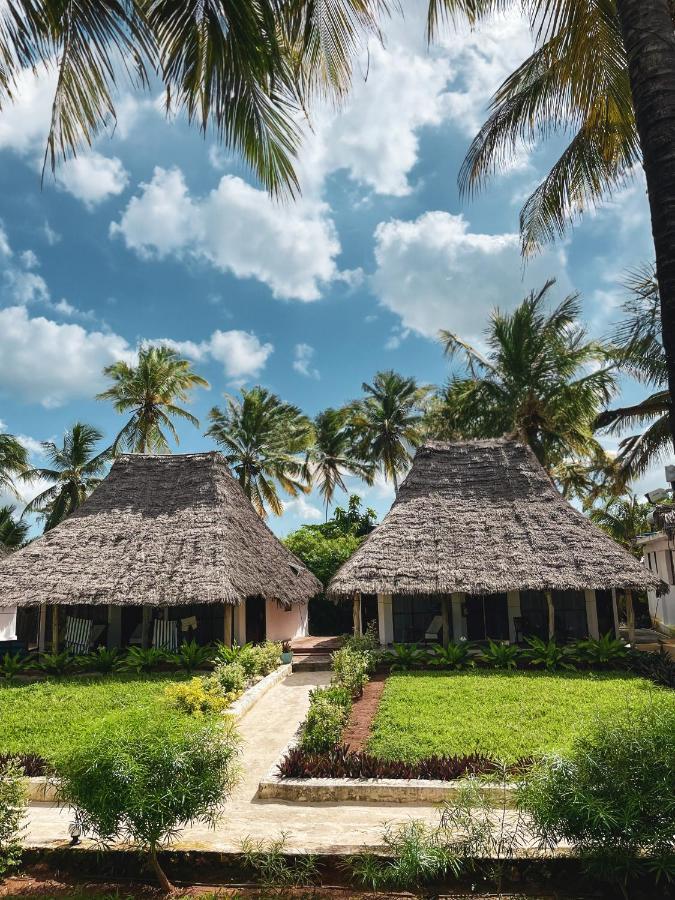 Mambo Villas Hotel 4*