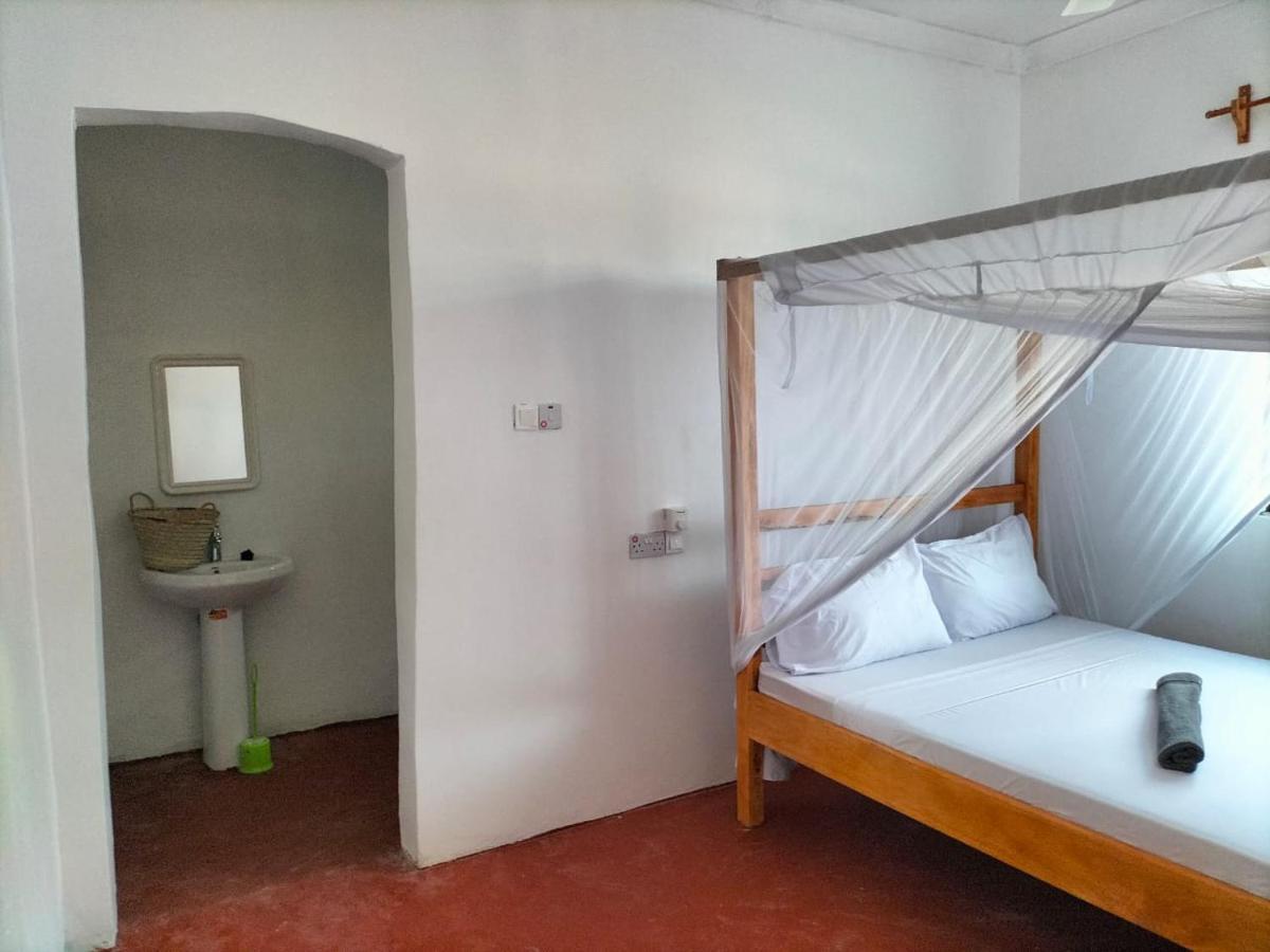 Hostel Mambo Leo *