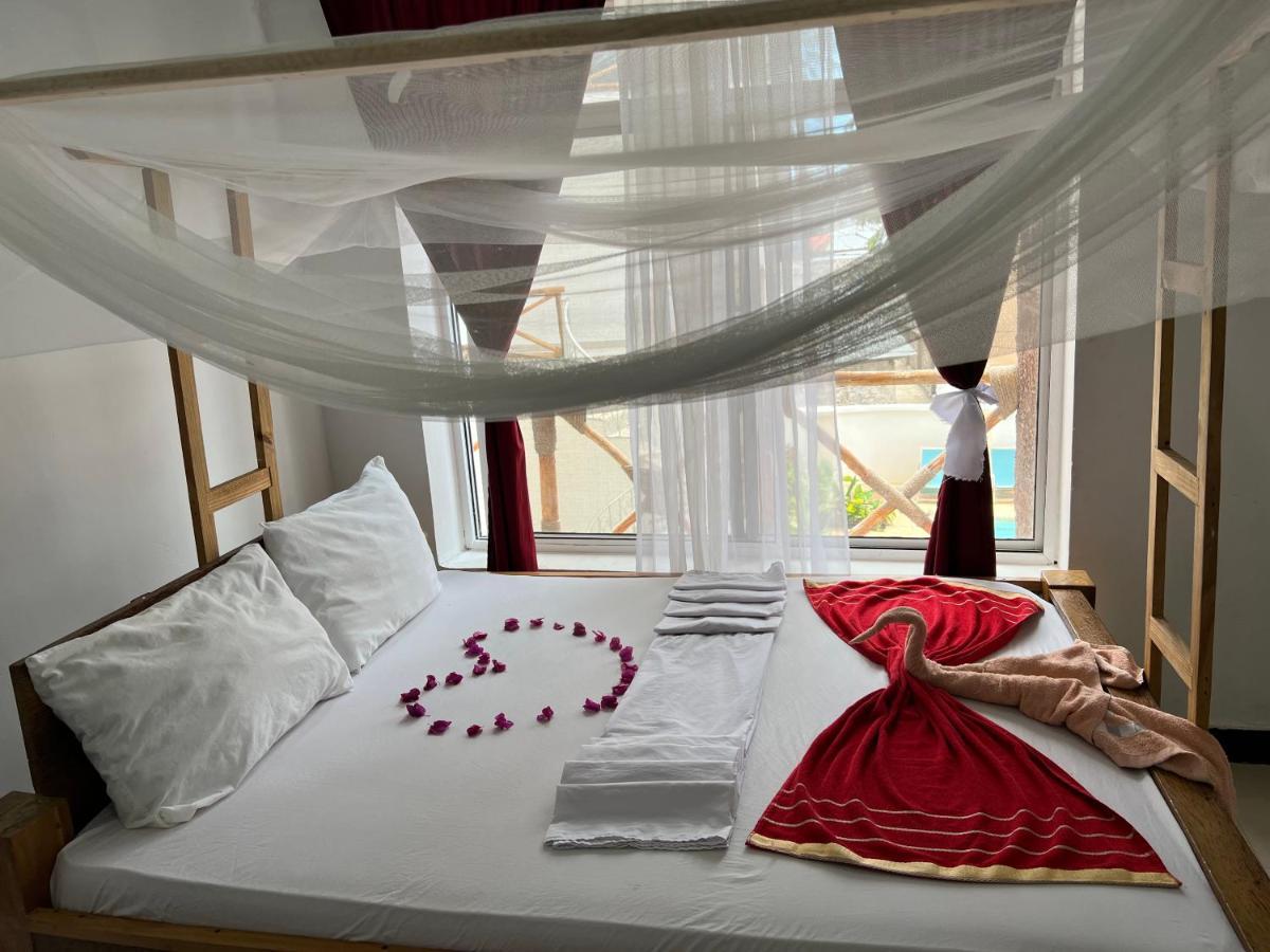 Zaina Larssons Hotel 3*