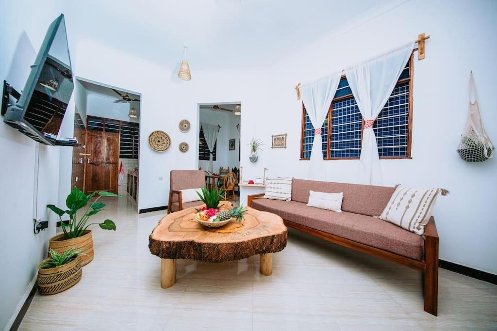 Apartment ✰secluded House W/king Bed Near Beach-5 Min Walk✰ *