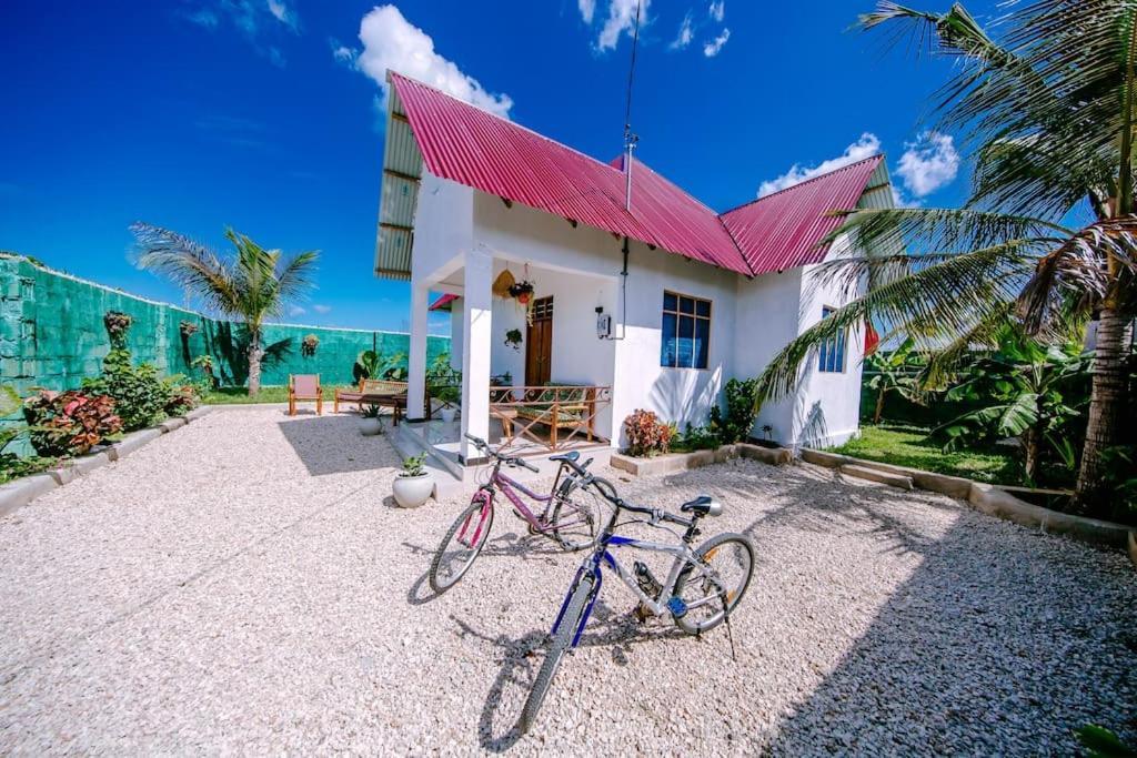 Apartment ✰secluded House W/king Bed Near Beach-5 Min Walk✰