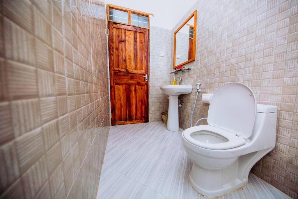 Apartment ✰secluded House W/king Bed Near Beach-5 Min Walk✰ *