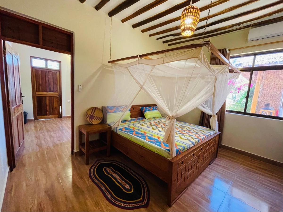 Lulu Hotel *