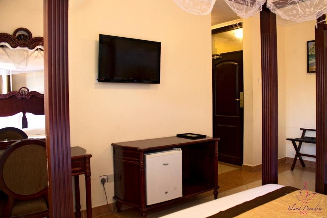 Island Paradise Hotel