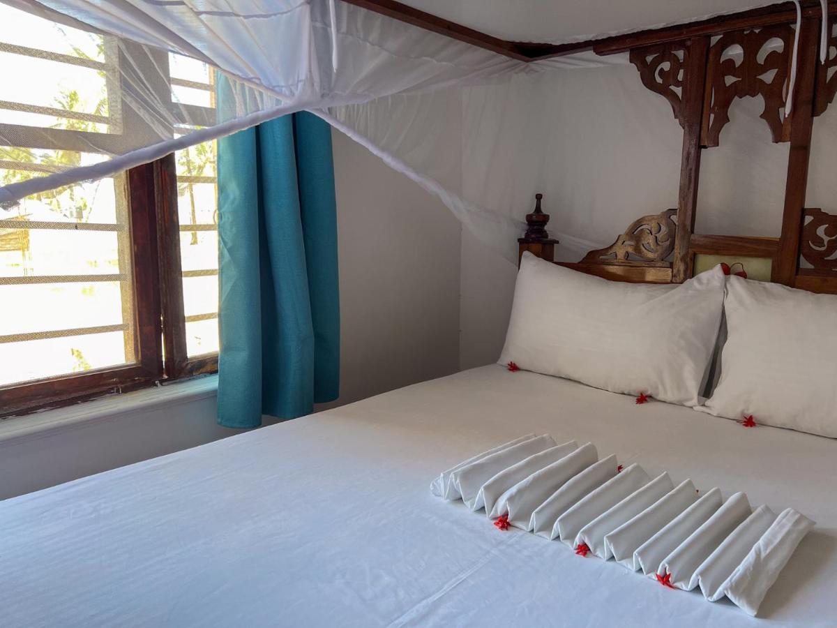 Bed & Breakfast Tropical Yellow Beach Nest