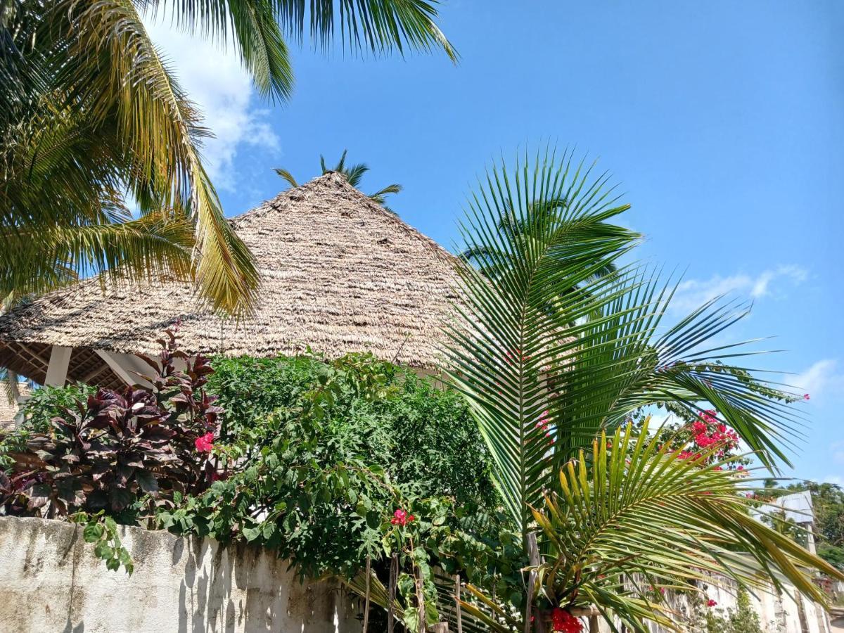 Tropical Yellow Beach Nest Bed & Breakfast
