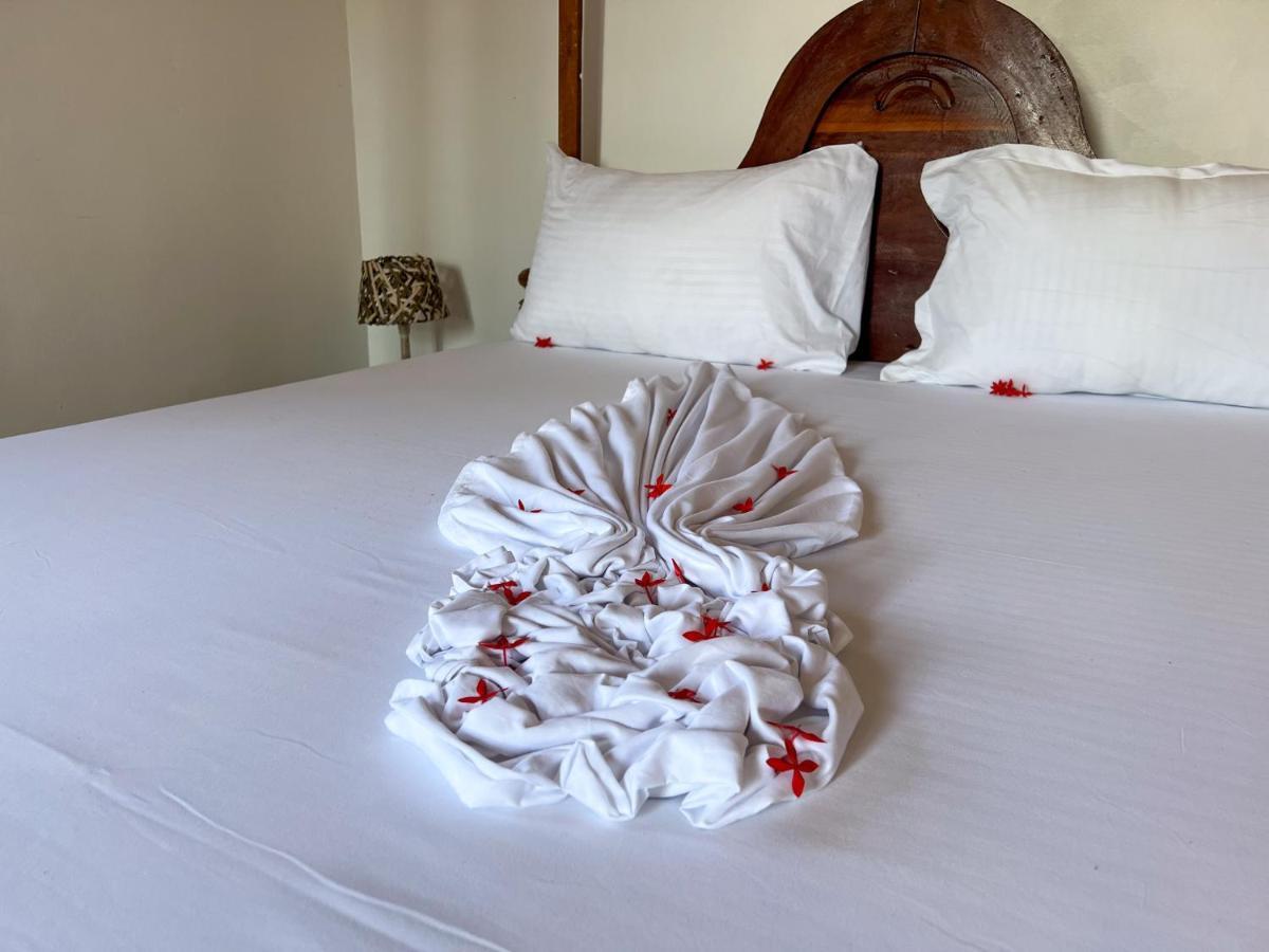 Tropical Yellow Beach Nest Bed & Breakfast Jambiani (Zanzibar)