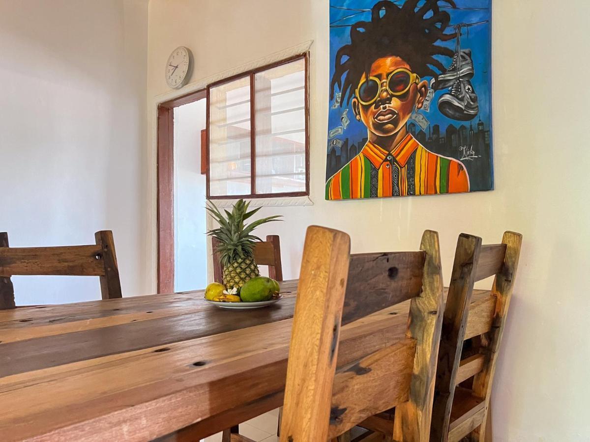 Tropical Yellow Beach Nest Bed & Breakfast