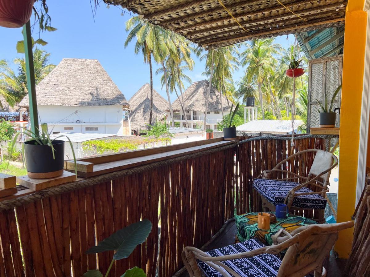 Bed & Breakfast Tropical Yellow Beach Nest
