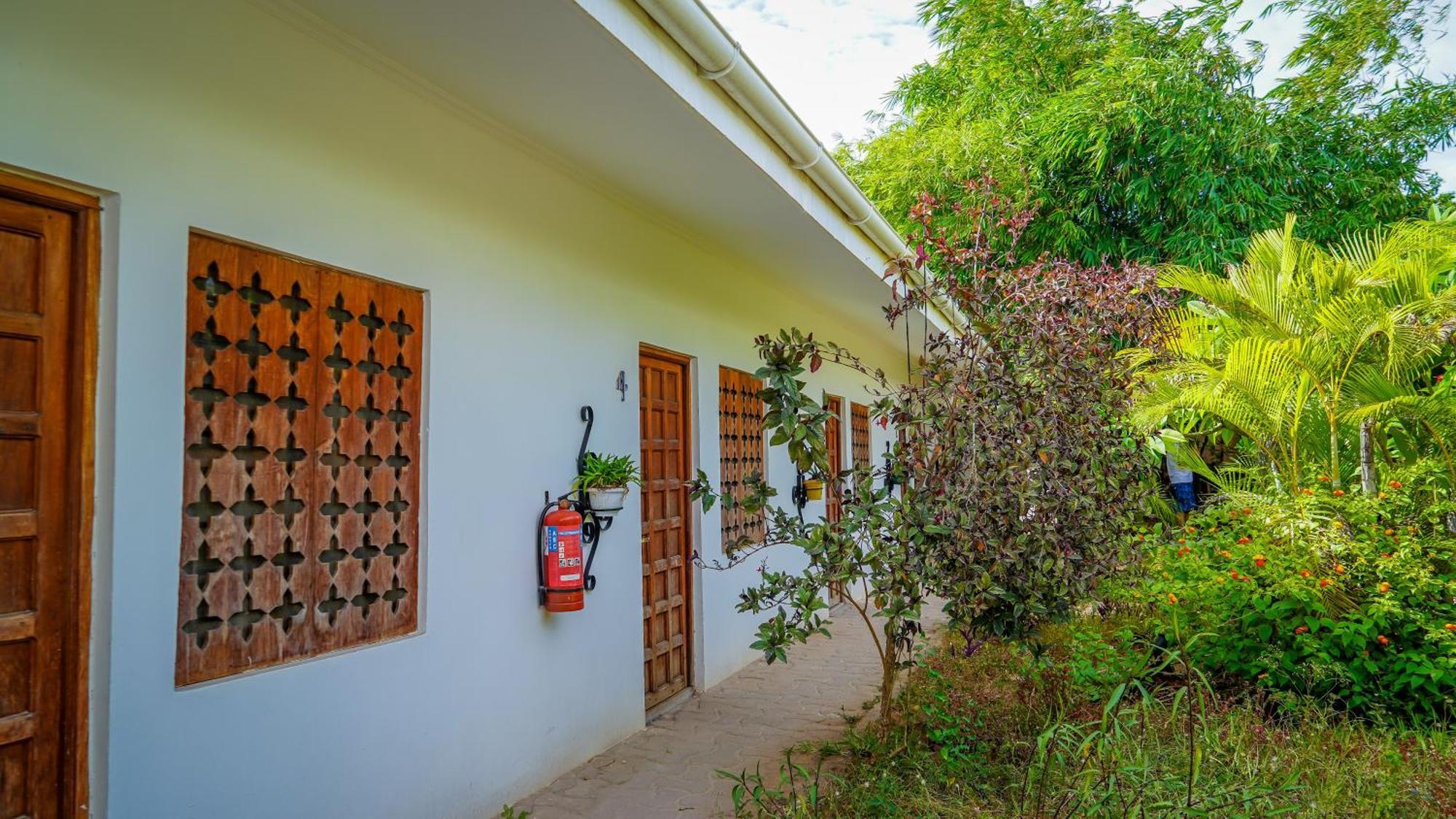 House 2* Nungwi