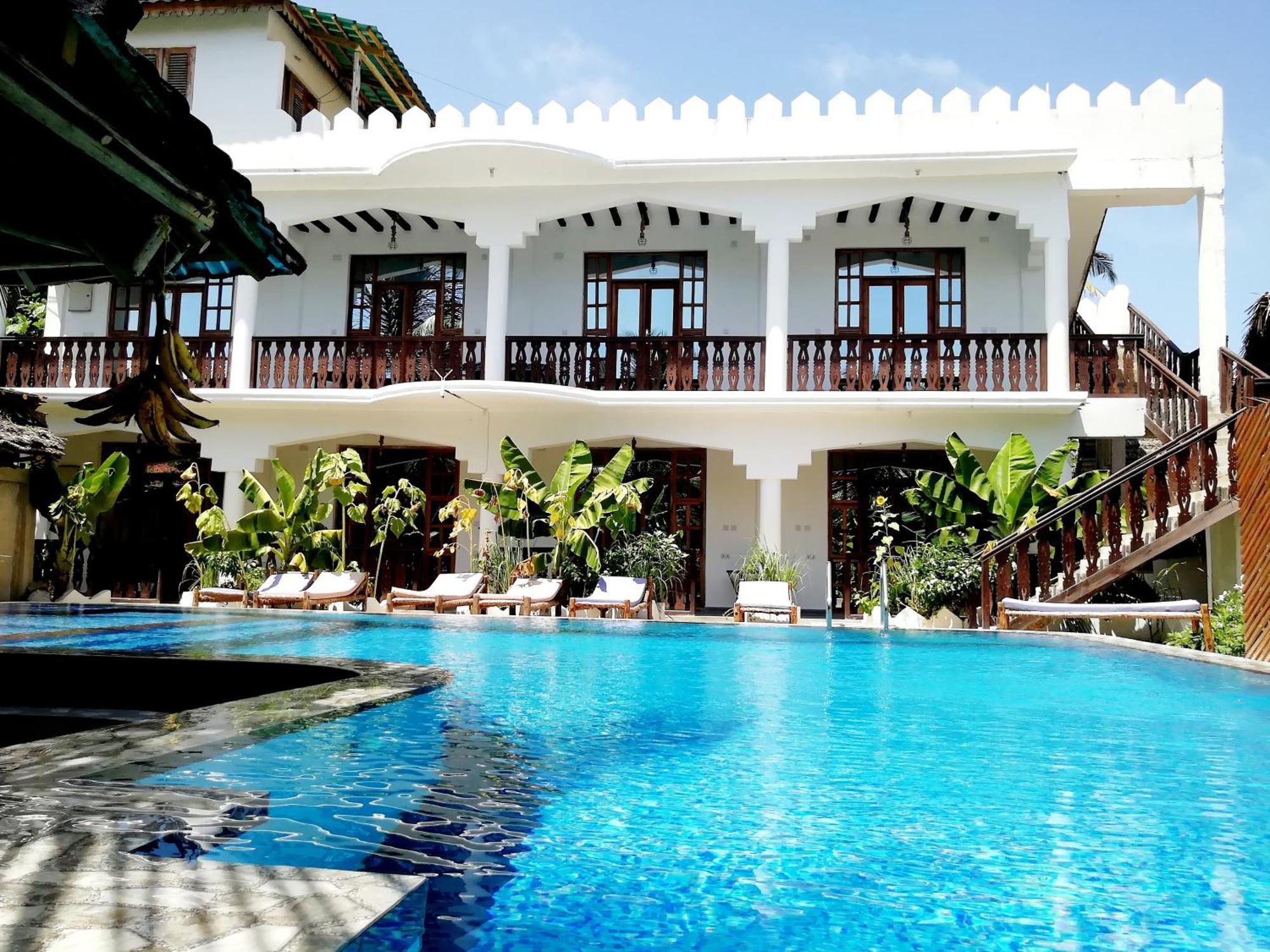 The New Blue Waves Bed & Breakfast