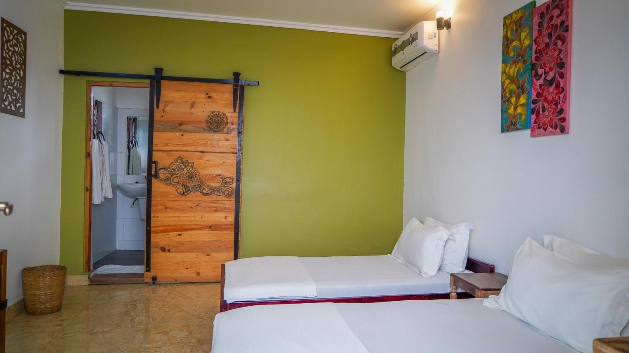 Bed & Breakfast House 2*