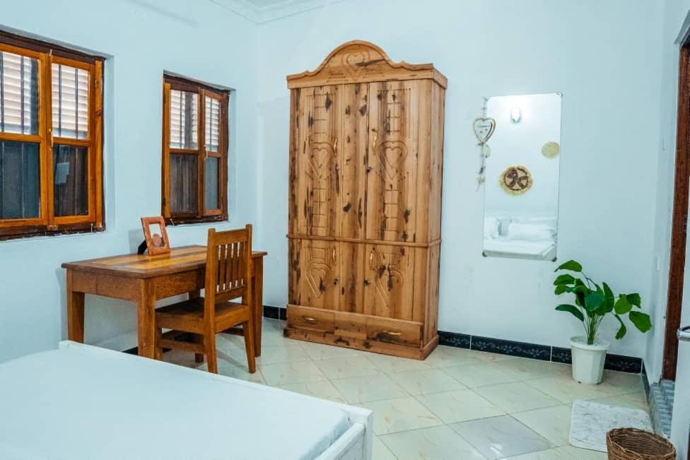 Nomad Cave- Stonetown Guest house *