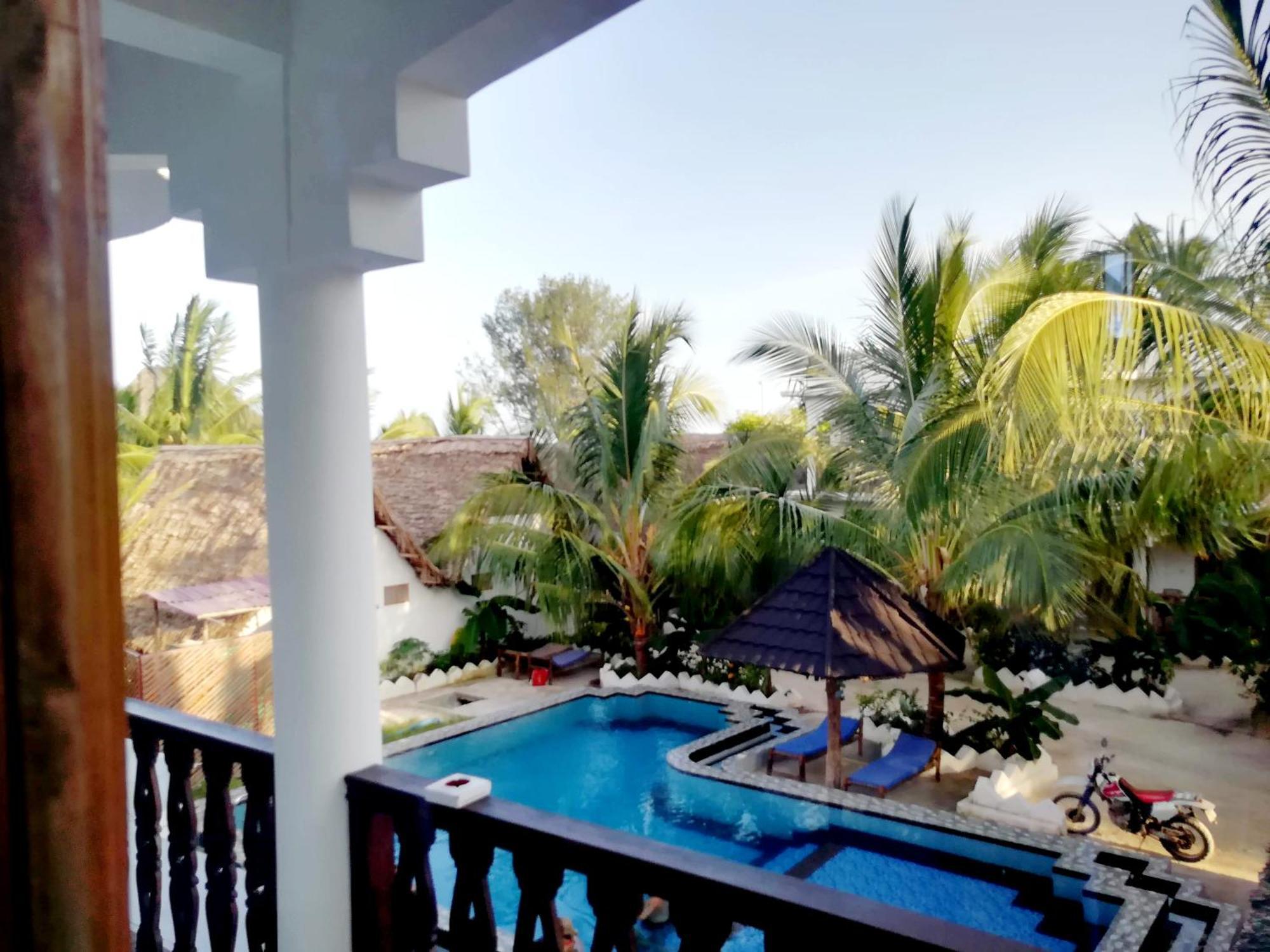 The New Blue Waves Bed & Breakfast 2*
