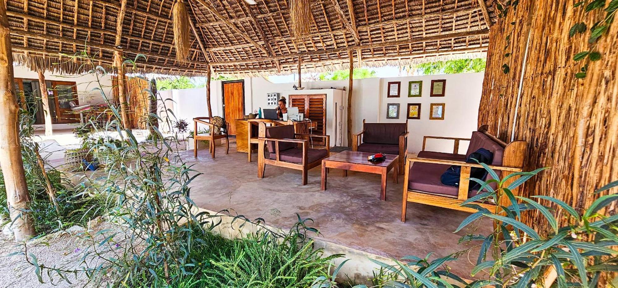 Pingwe Beach Apartments *