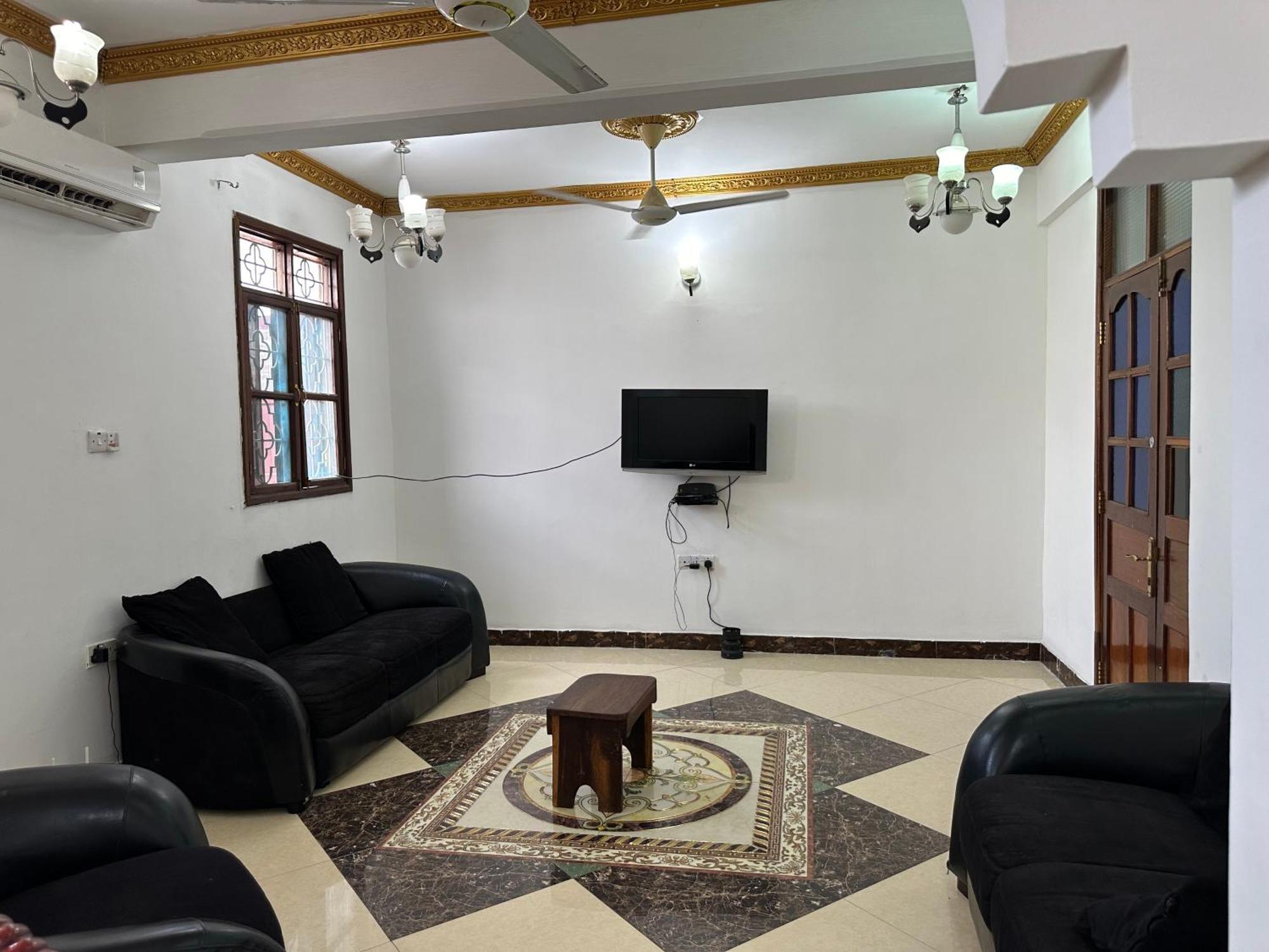 Apartment Pazuri *