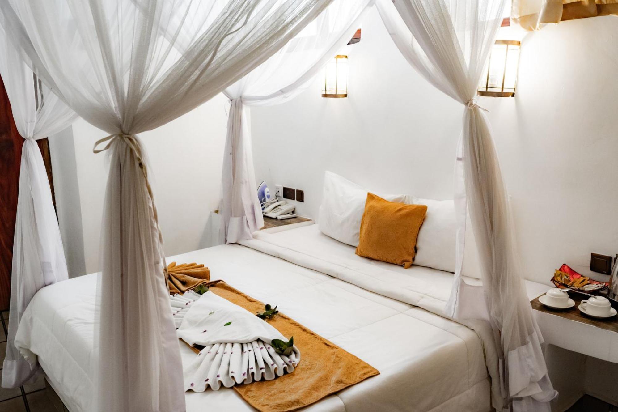 Zanzi House Hotel