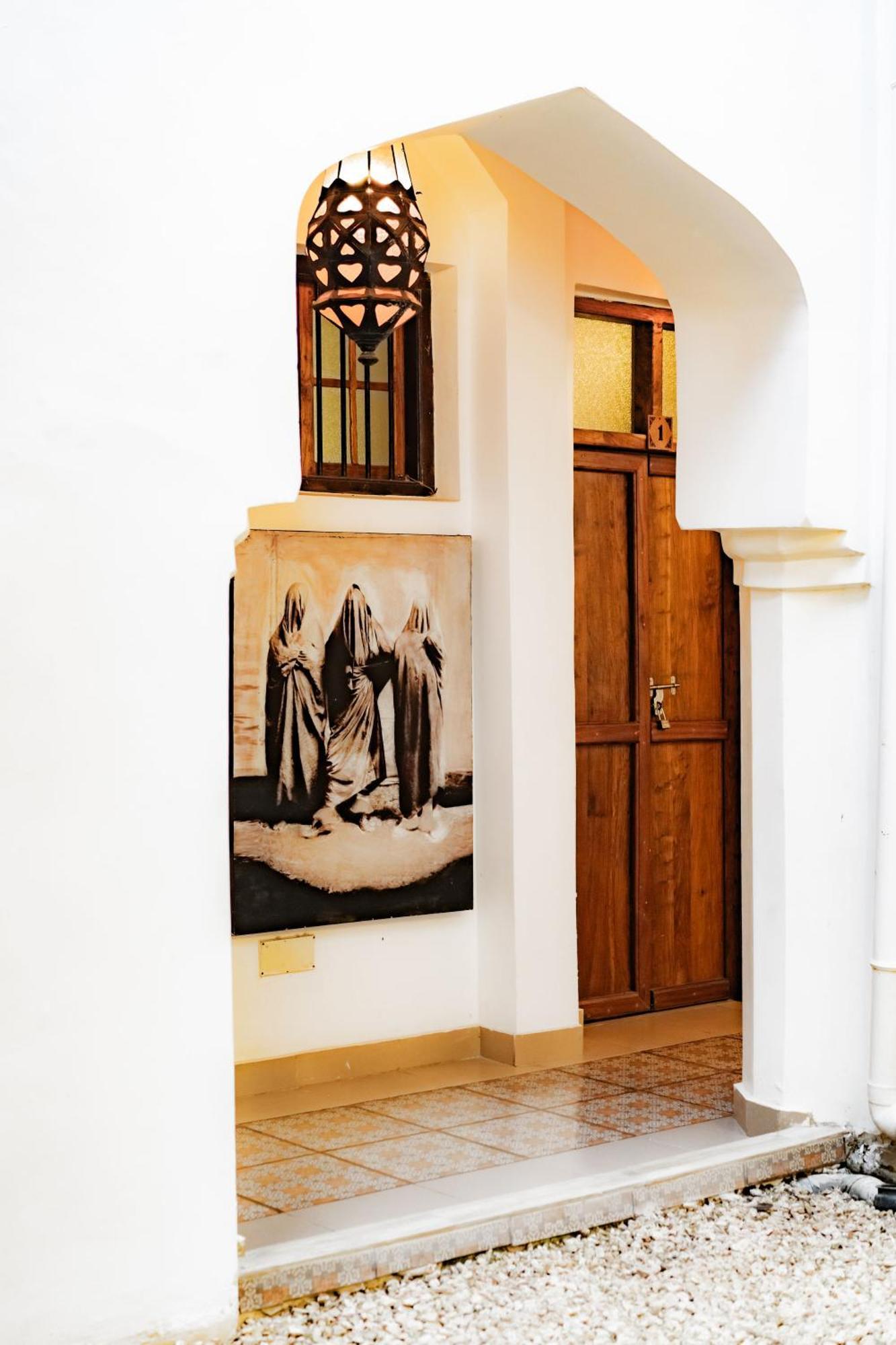 Zanzi House Hotel