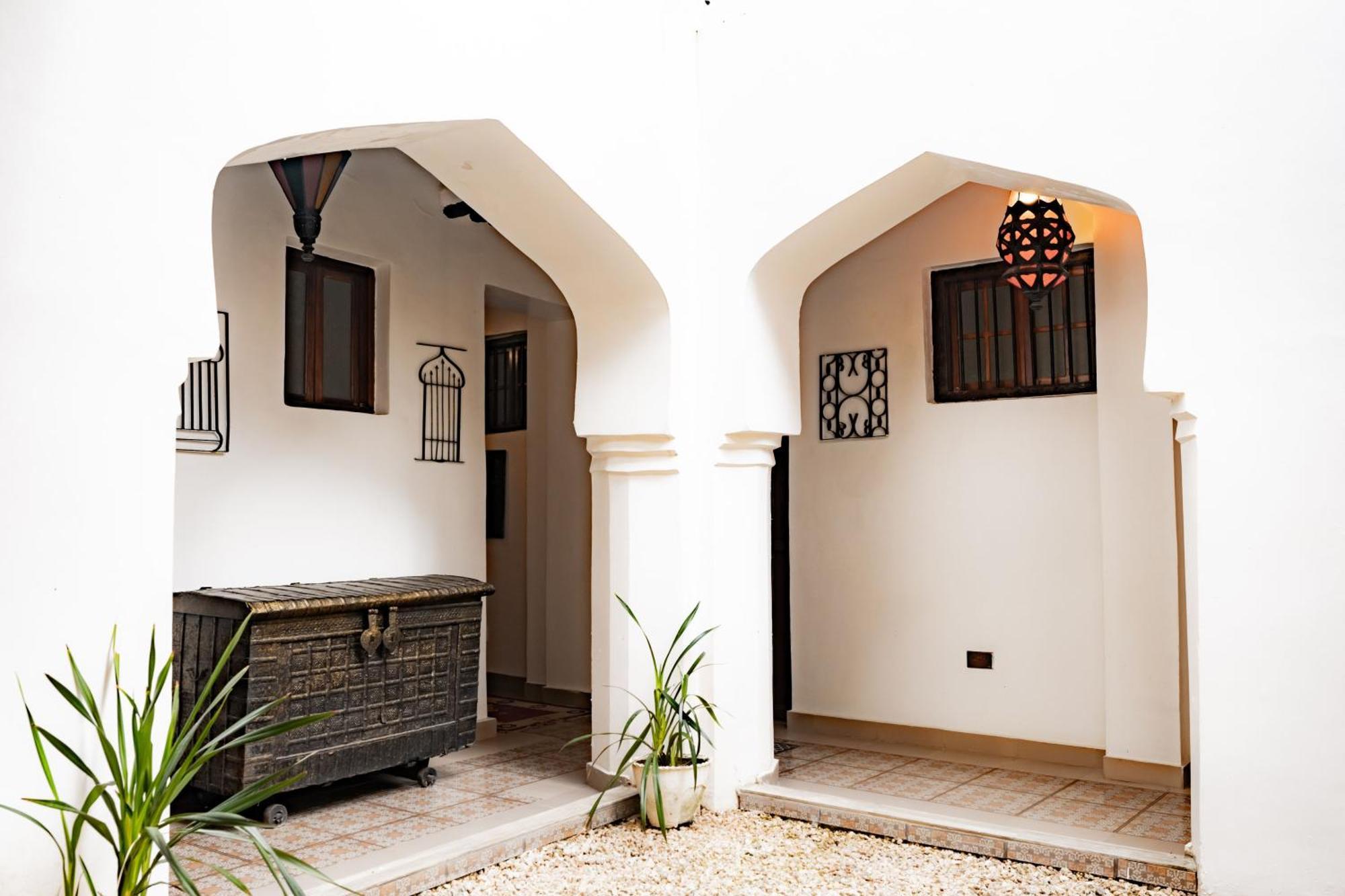 Zanzi House Hotel