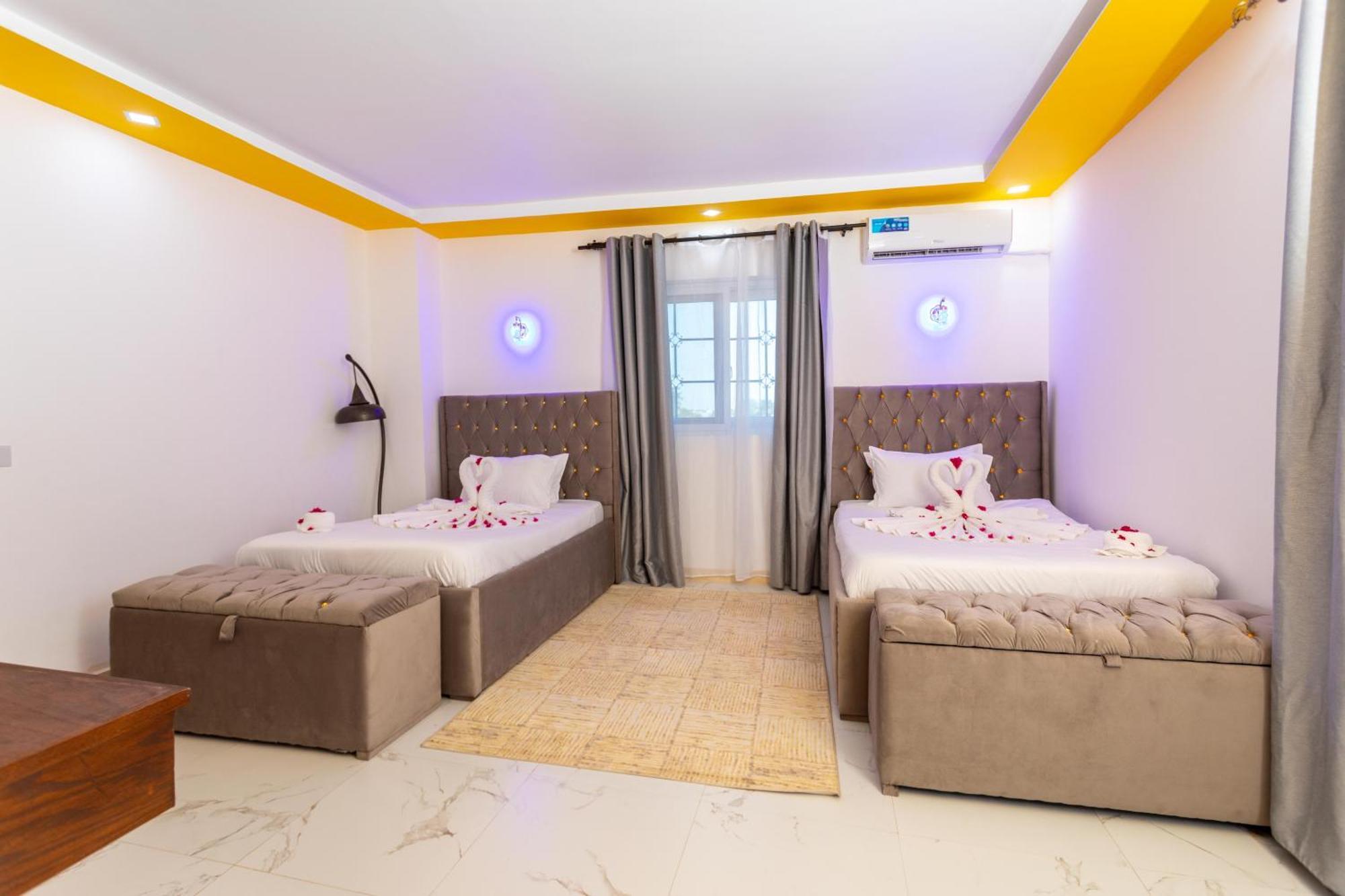 Canary & Hotel 4*