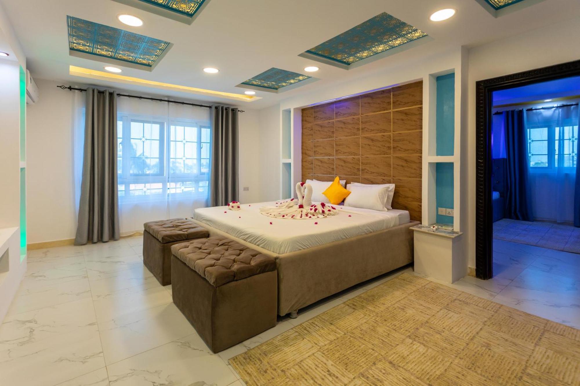 Hotel Canary & 4*