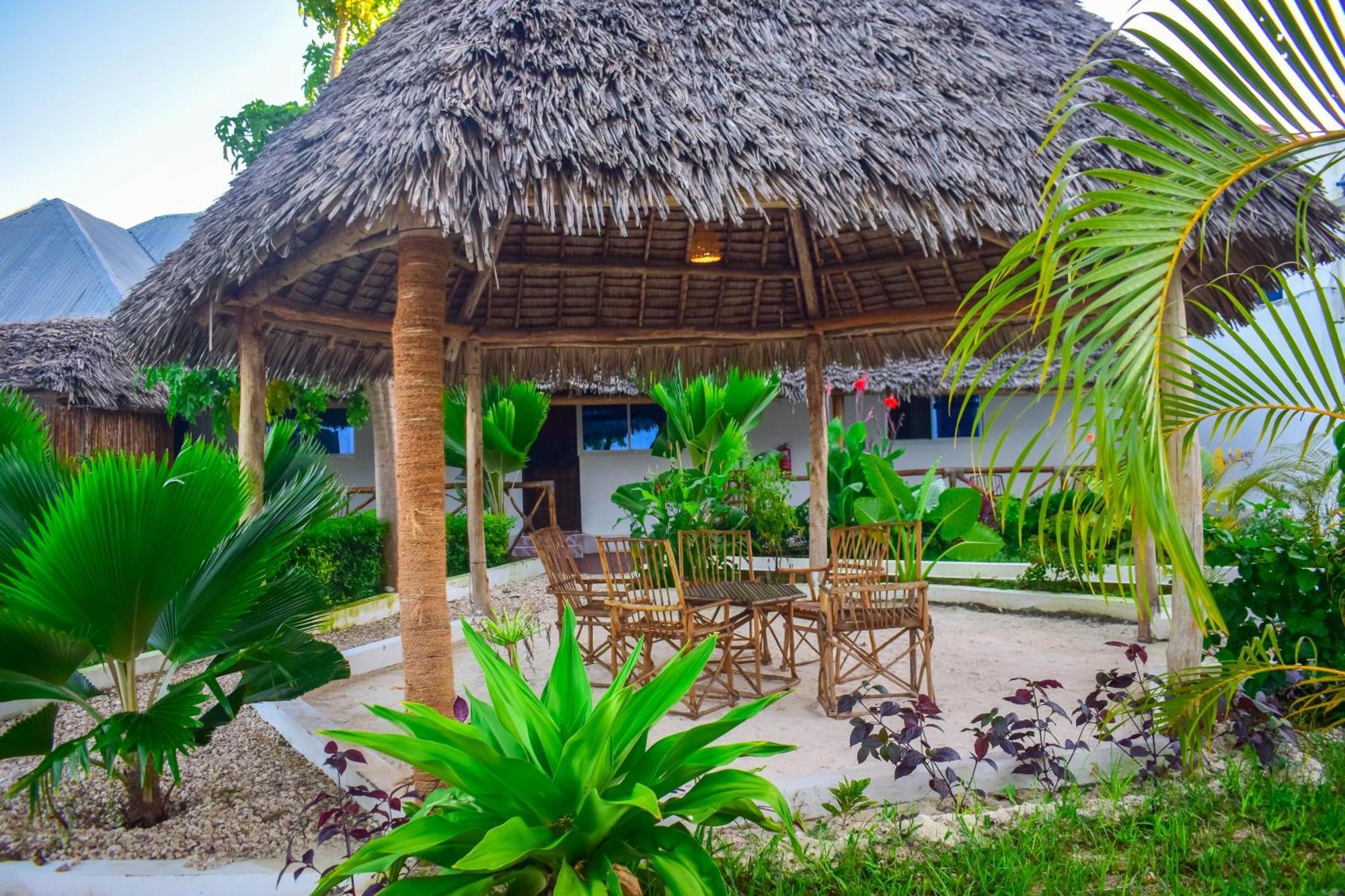 Uhuru House And Restaurant * Nungwi