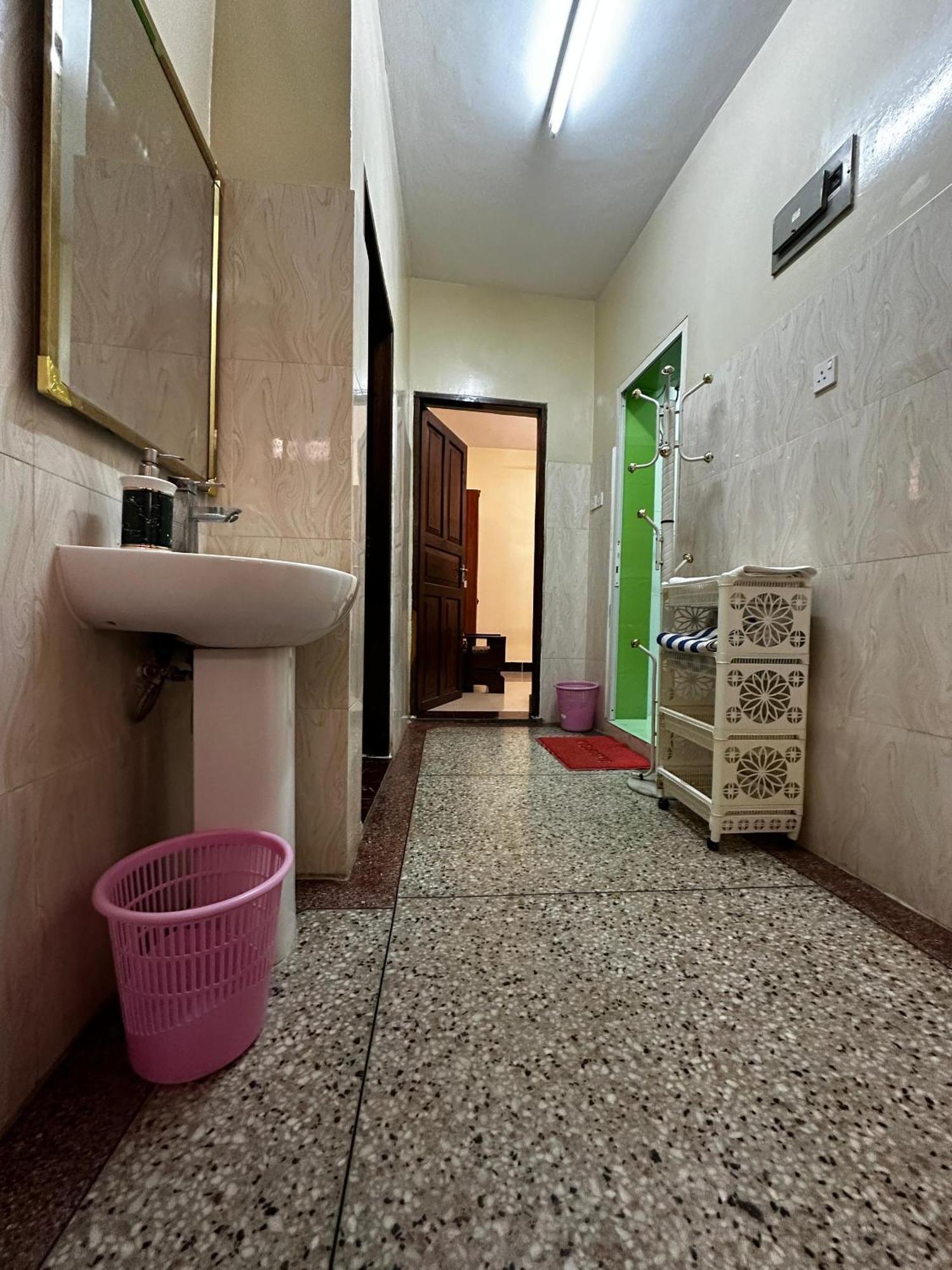 Yahya Apartment *