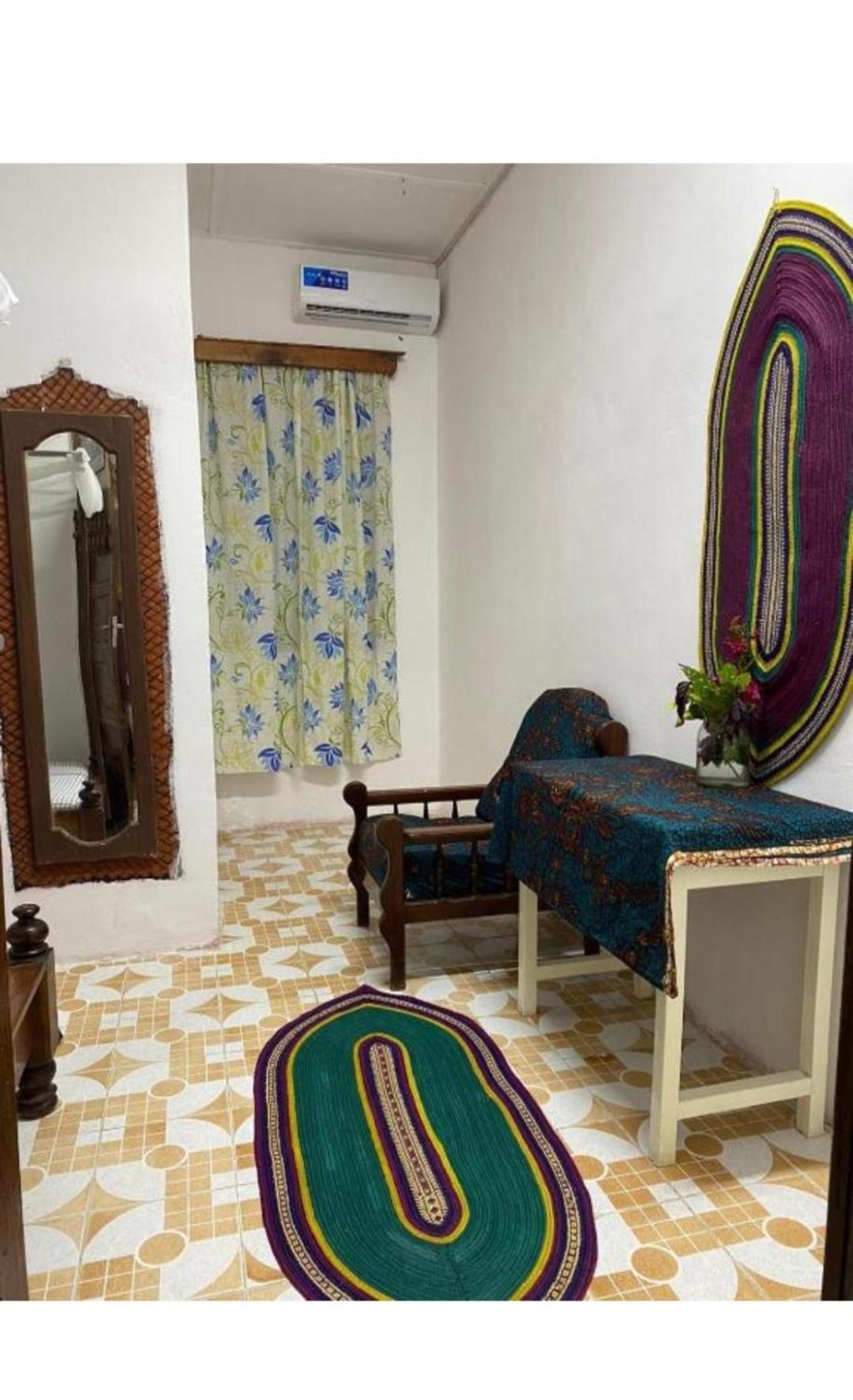 Kipekee House, Bed & Breakfast *