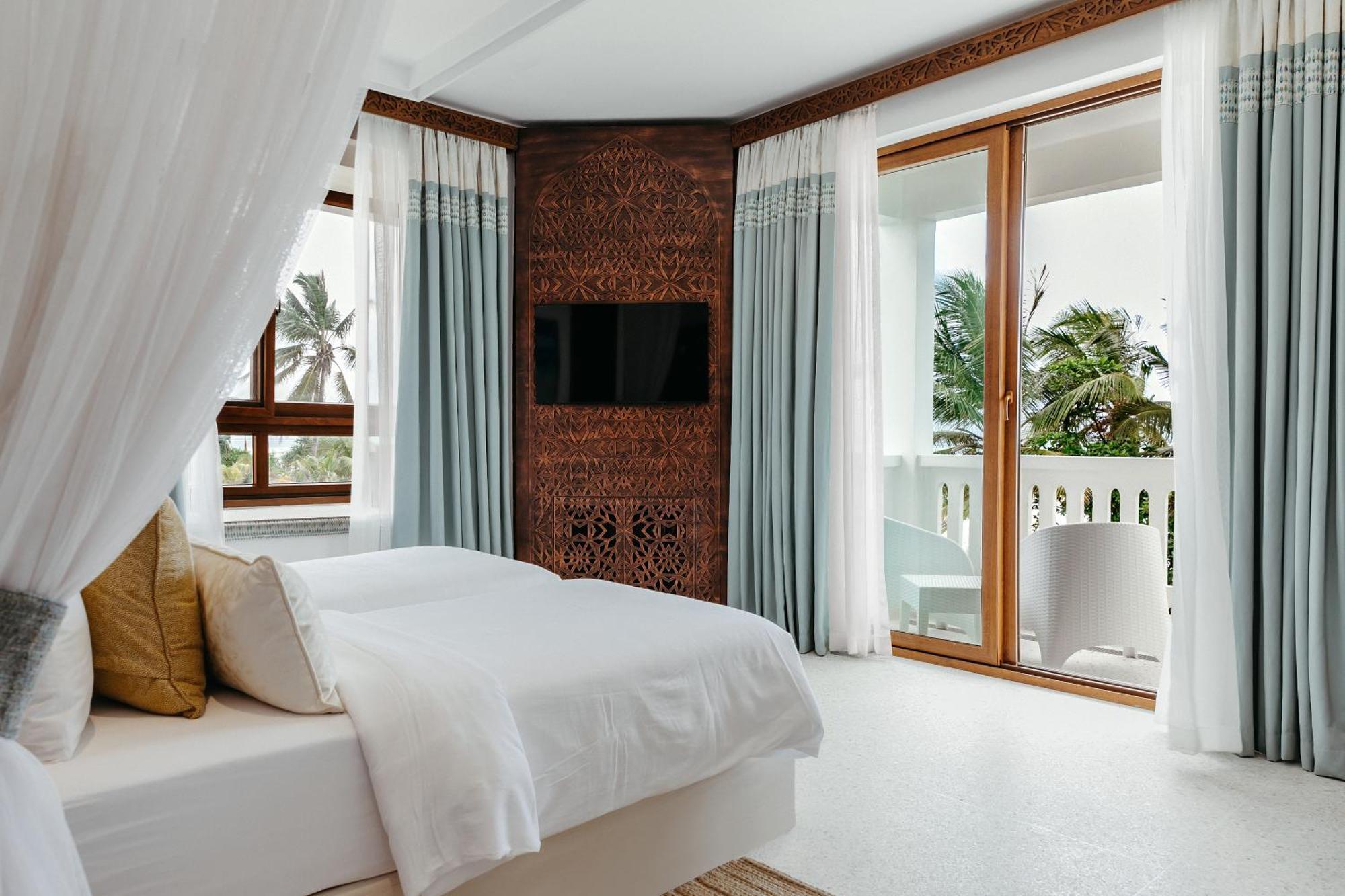 Lux* Marijani Zanzibar Pwani Mchangani